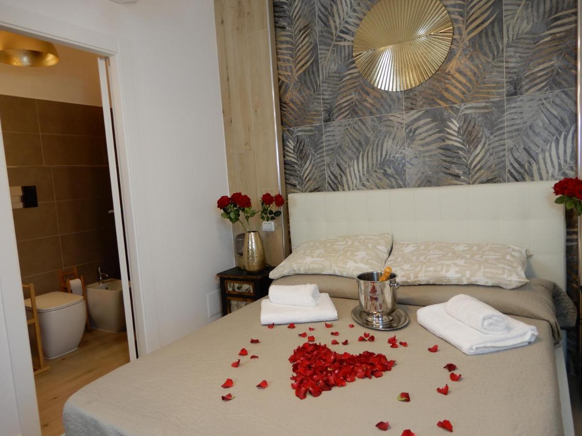 Caserta Royale Suite Bagian luar foto