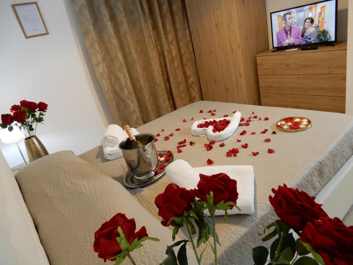 Caserta Royale Suite Bagian luar foto