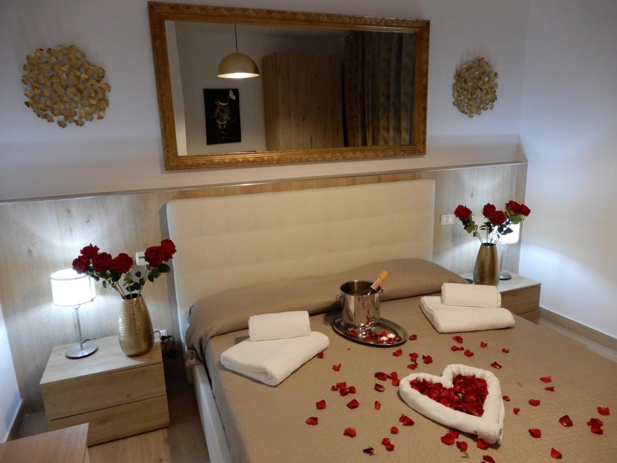 Caserta Royale Suite Bagian luar foto