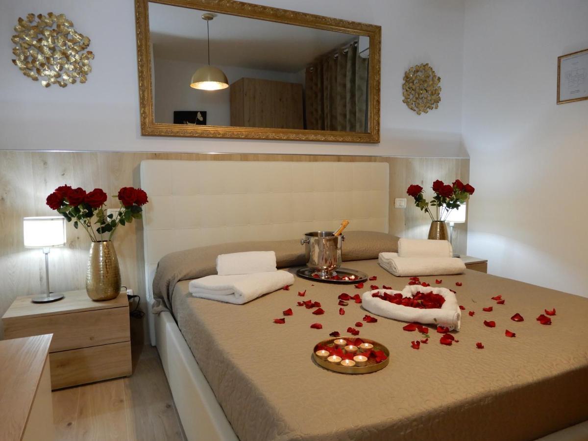 Caserta Royale Suite Bagian luar foto