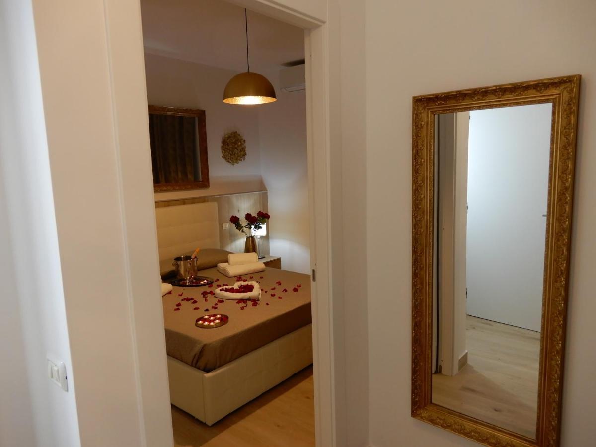 Caserta Royale Suite Bagian luar foto