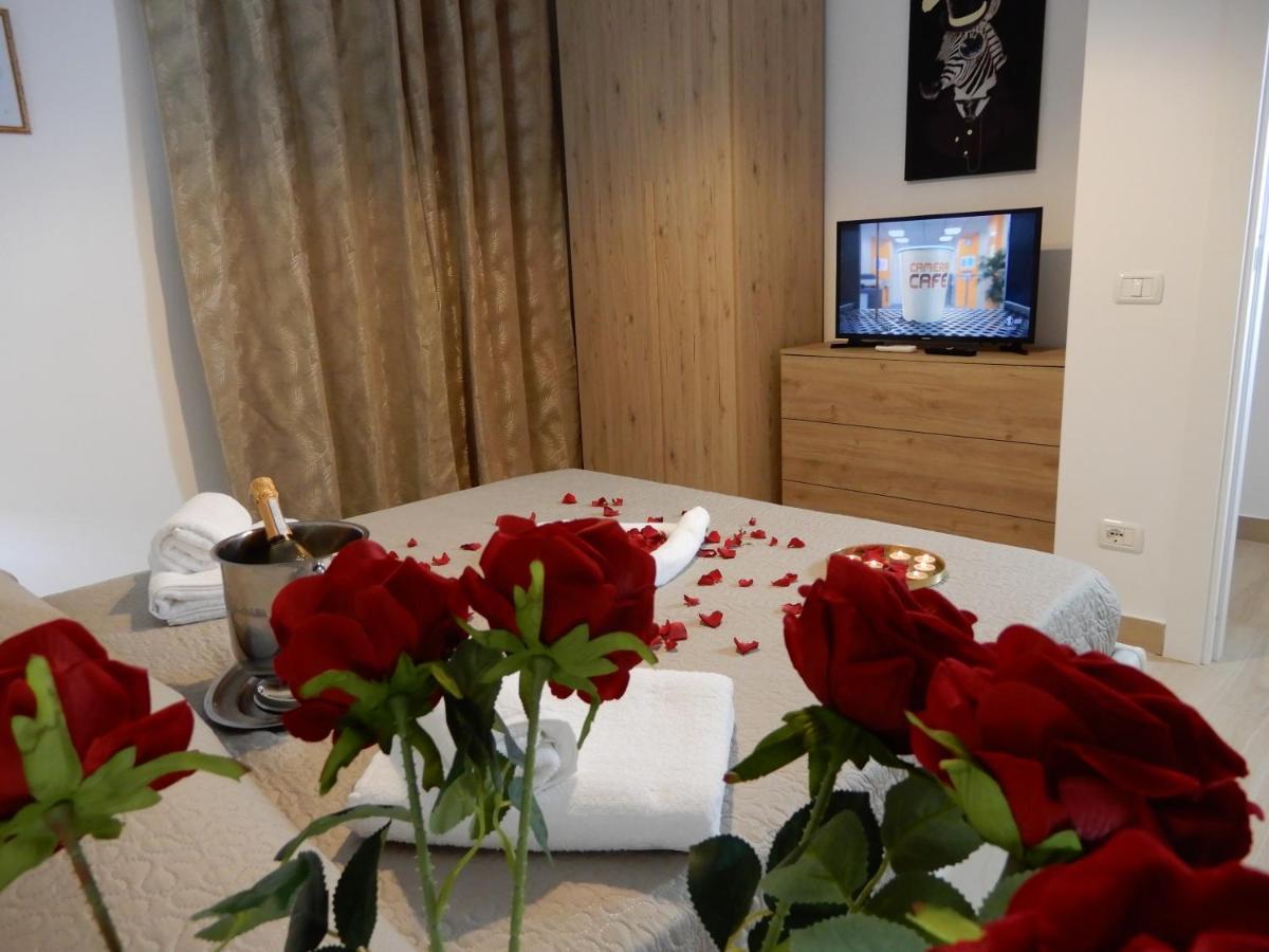 Caserta Royale Suite Bagian luar foto